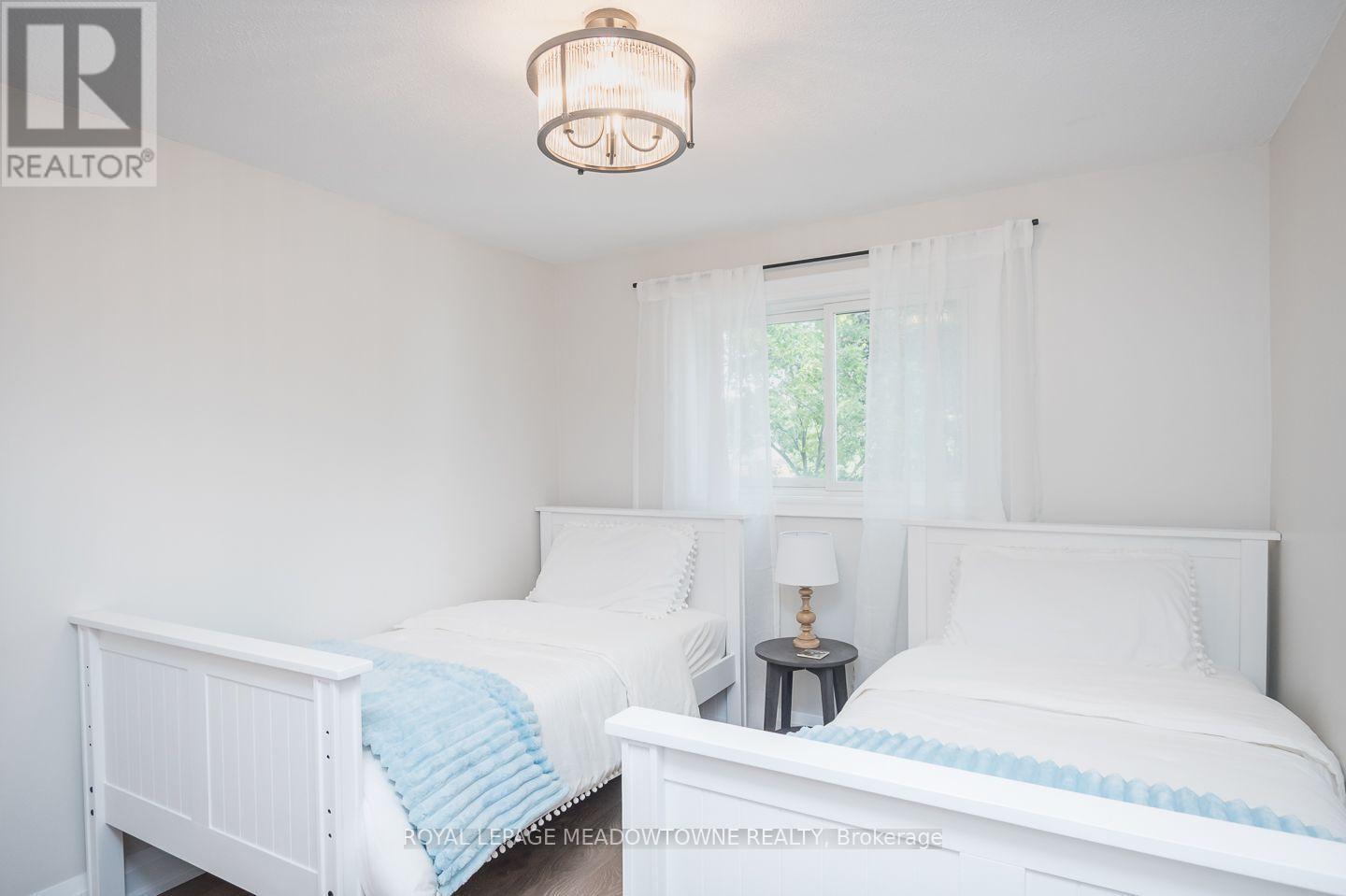 823 Laurier Avenue, Milton, ON