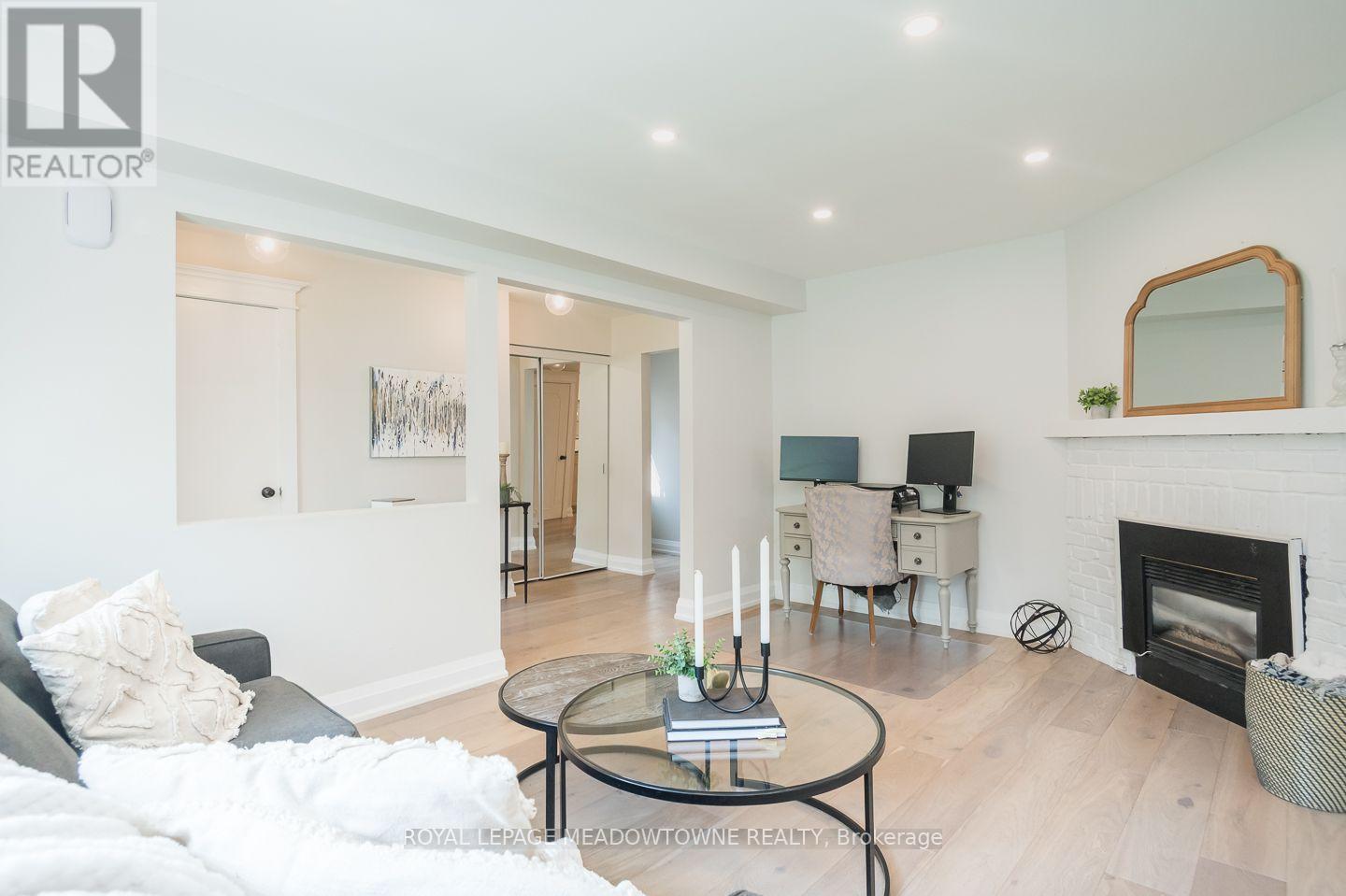 823 Laurier Avenue, Milton, ON