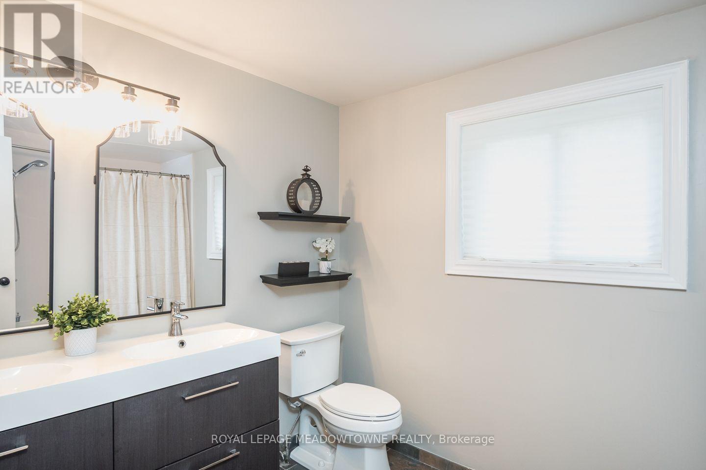 823 Laurier Avenue, Milton, ON