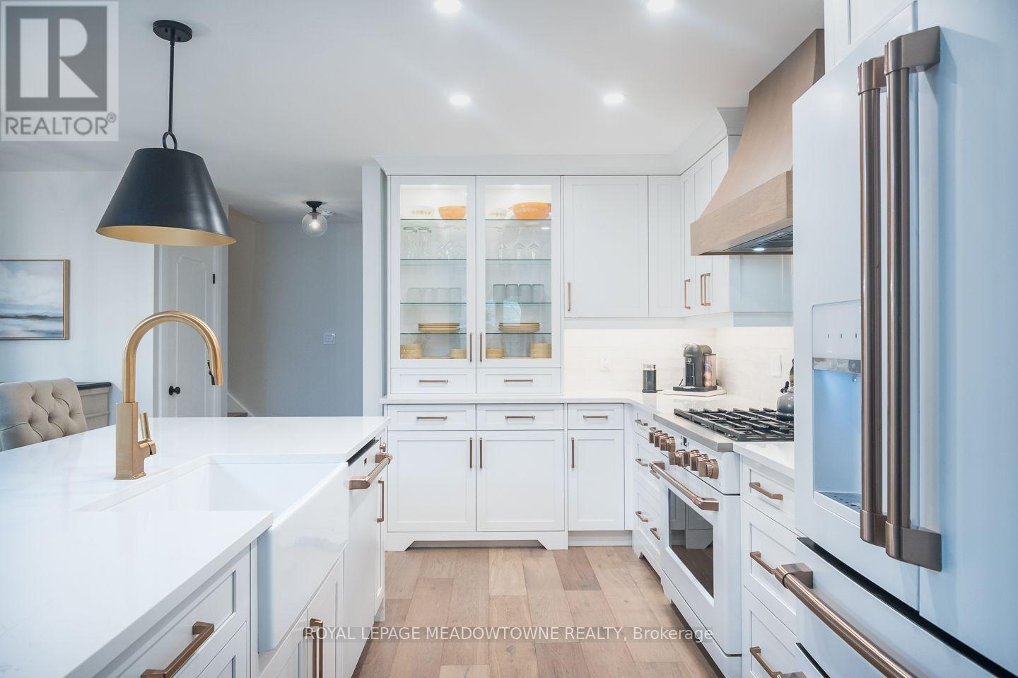 823 Laurier Avenue, Milton, ON