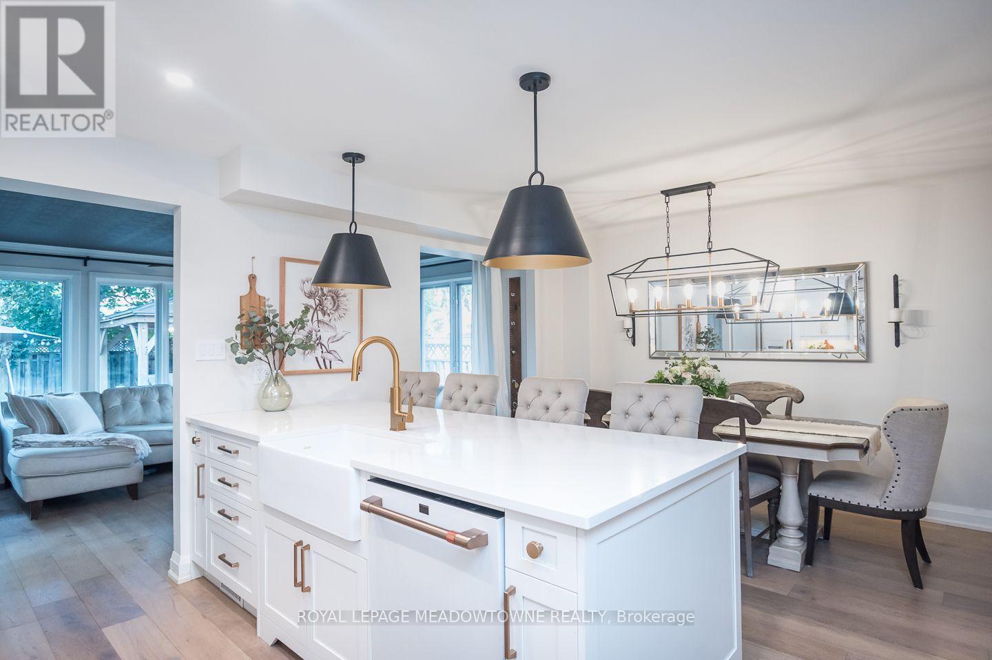 823 Laurier Avenue, Milton, ON
