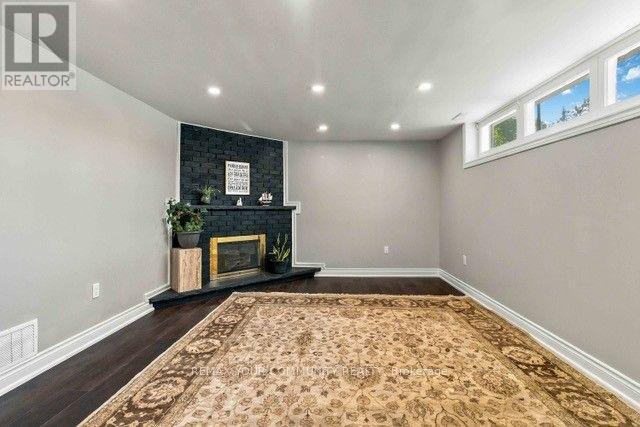 2 Munhall Road, Toronto, ON