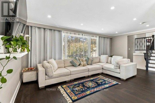 2 Munhall Road, Toronto, ON