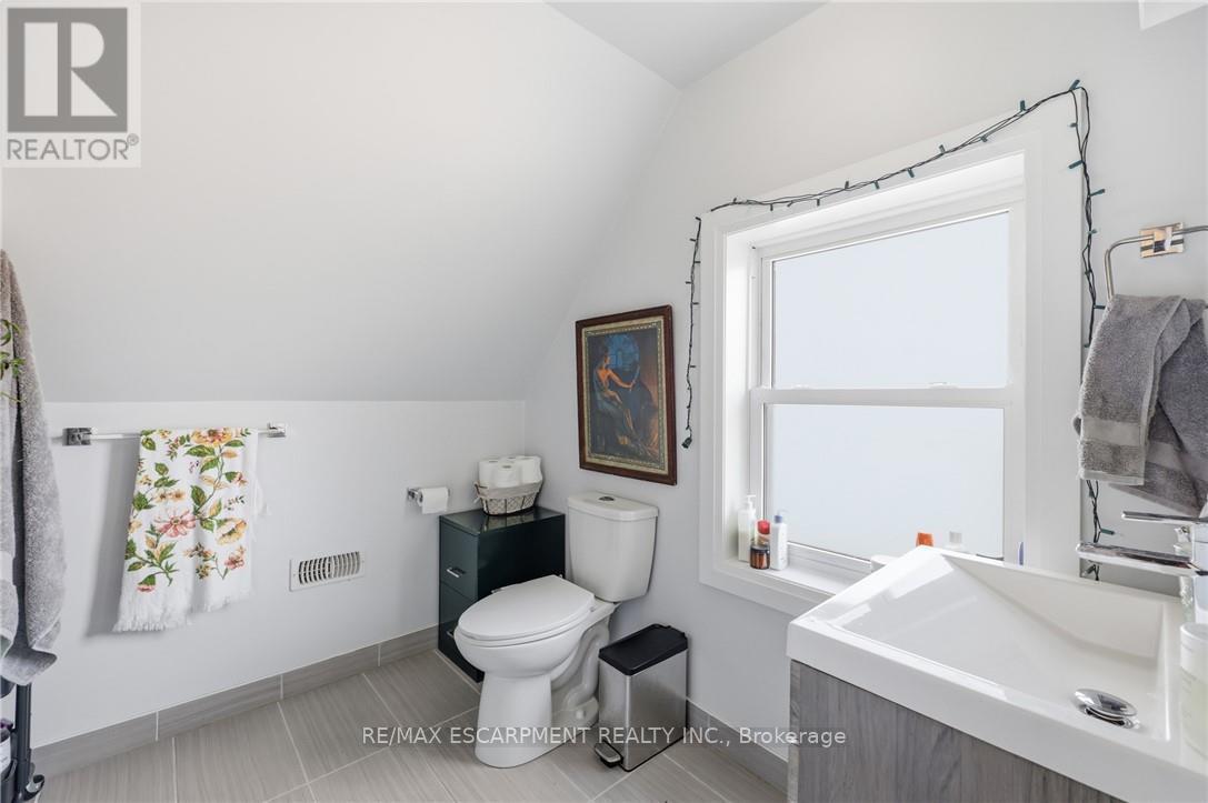 Upper floor unit: 2 levels (#3) - 74 Cathcart Street, Hamilton, ON