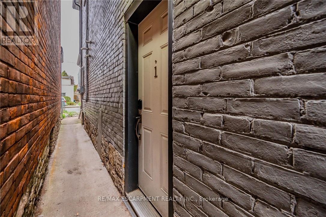 Lower Unit (#1) - 74 Cathcart Street, Hamilton, ON