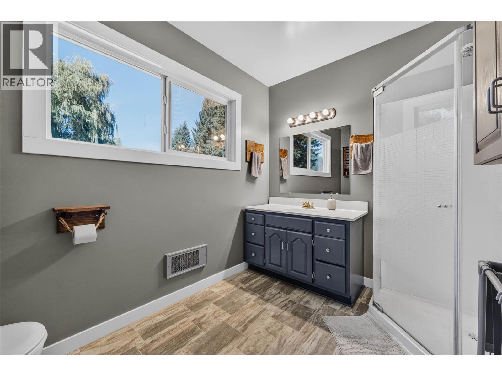 717 Larsen Road, Salmo, BC