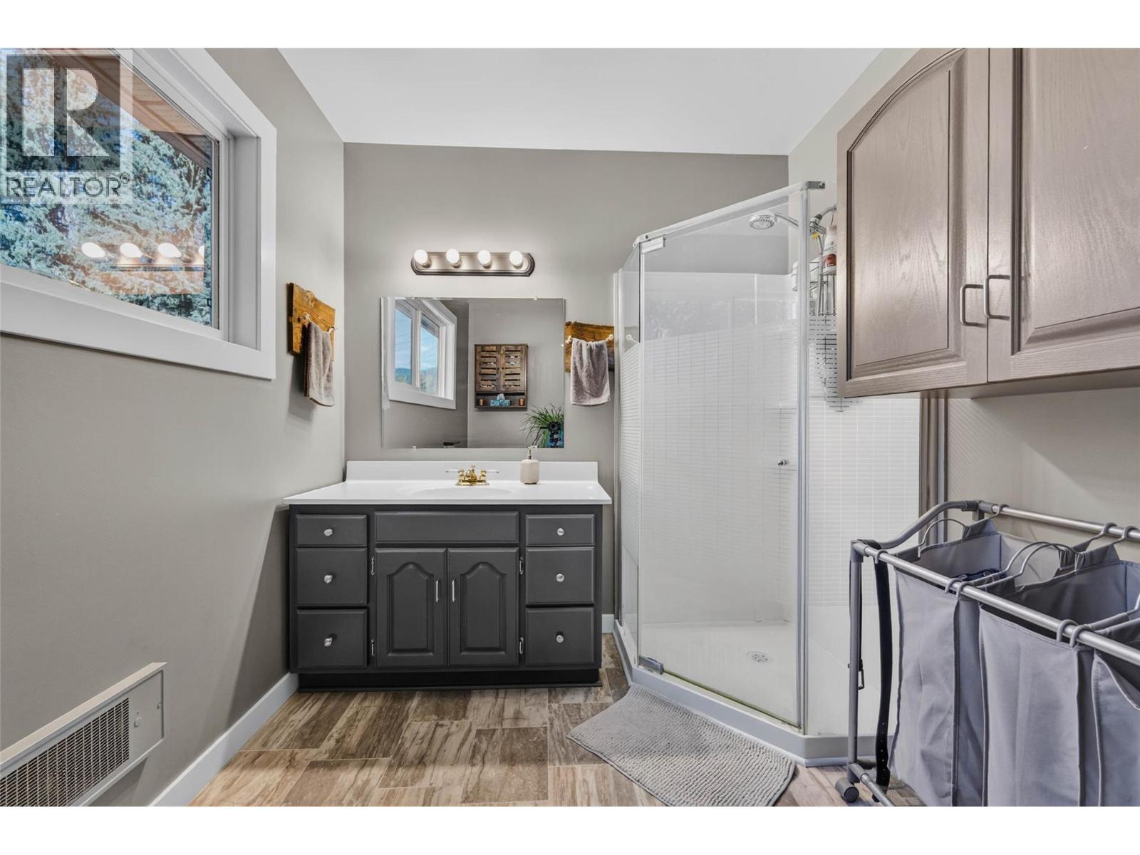 717 Larsen Road, Salmo, BC