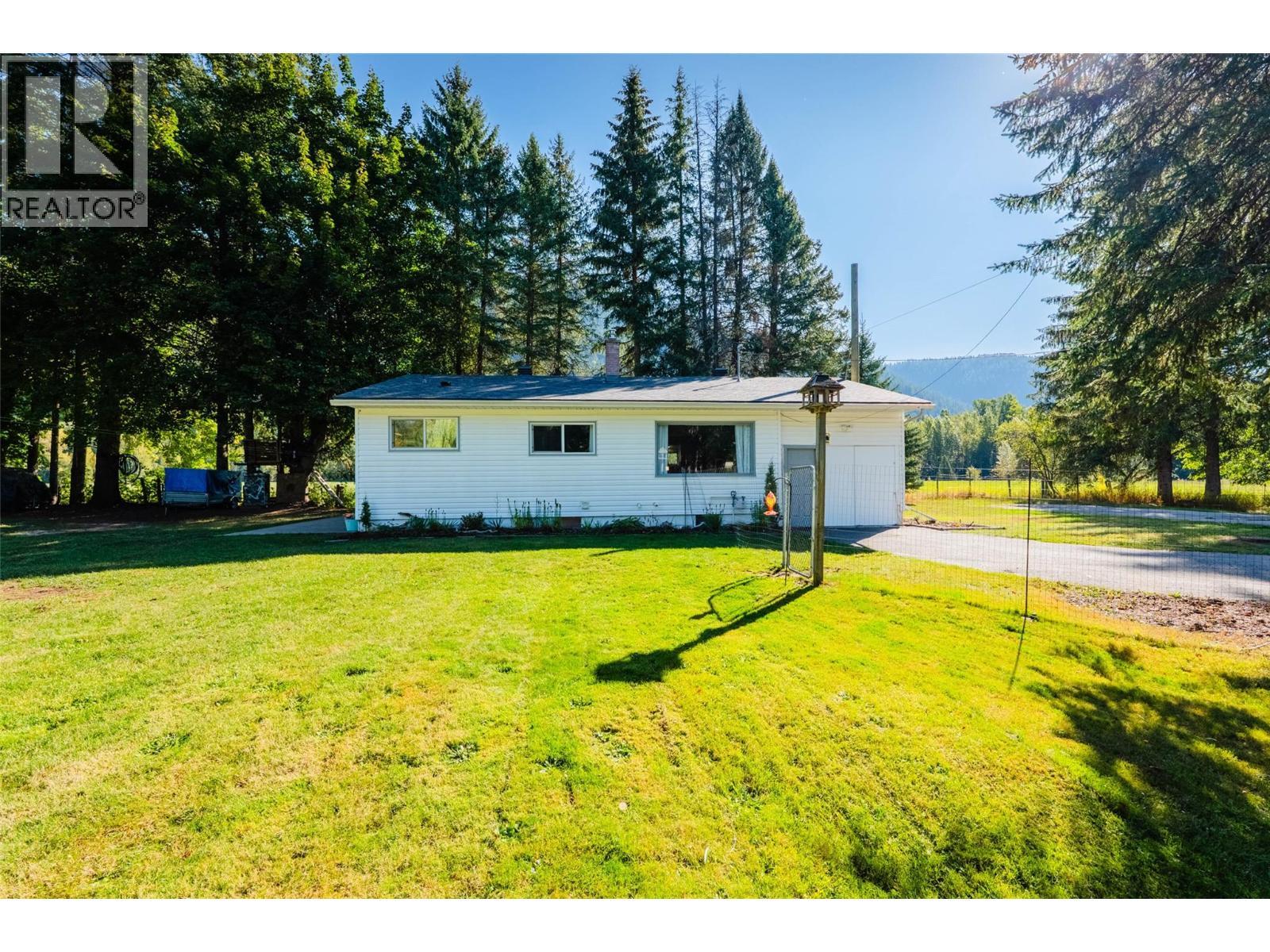 717 Larsen Road, Salmo, BC
