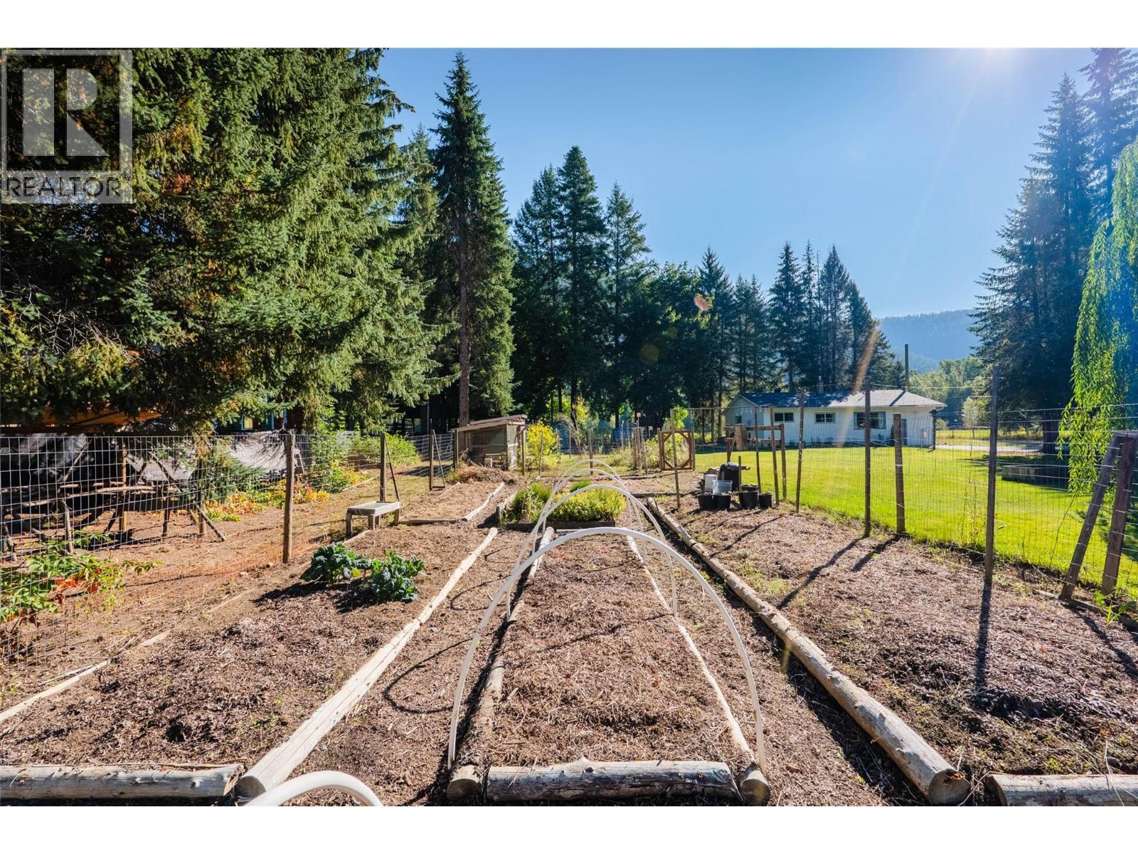 717 Larsen Road, Salmo, BC