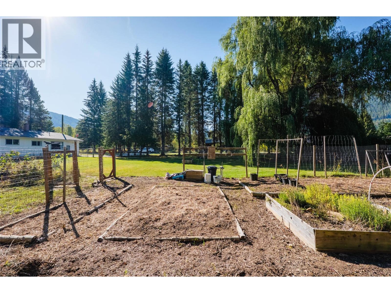 717 Larsen Road, Salmo, BC