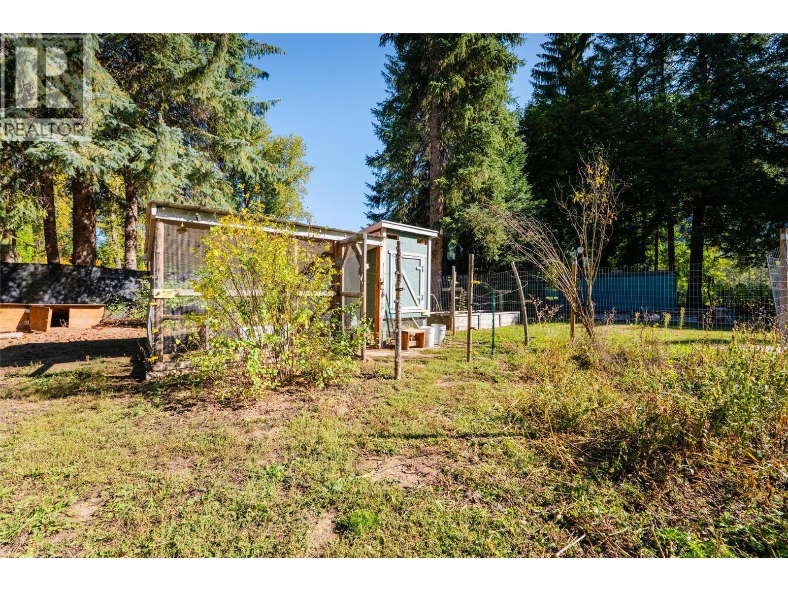 717 Larsen Road, Salmo, BC