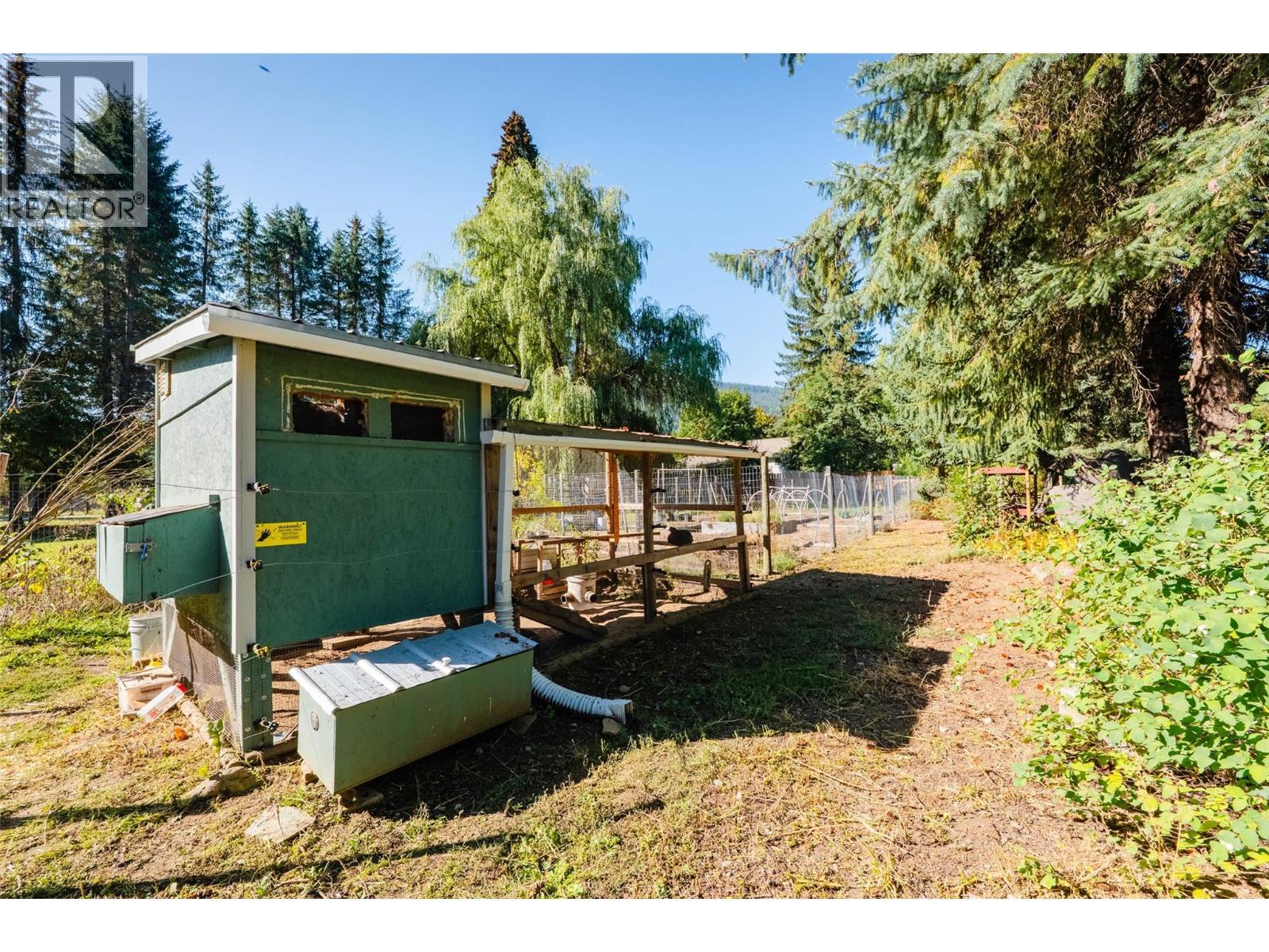 717 Larsen Road, Salmo, BC
