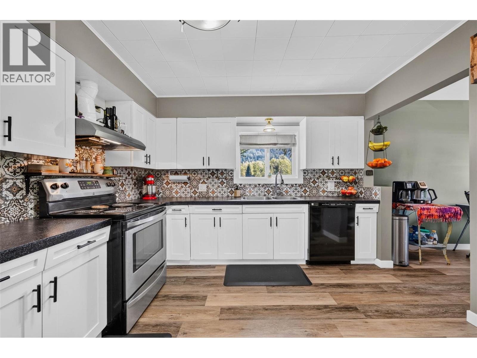717 Larsen Road, Salmo, BC