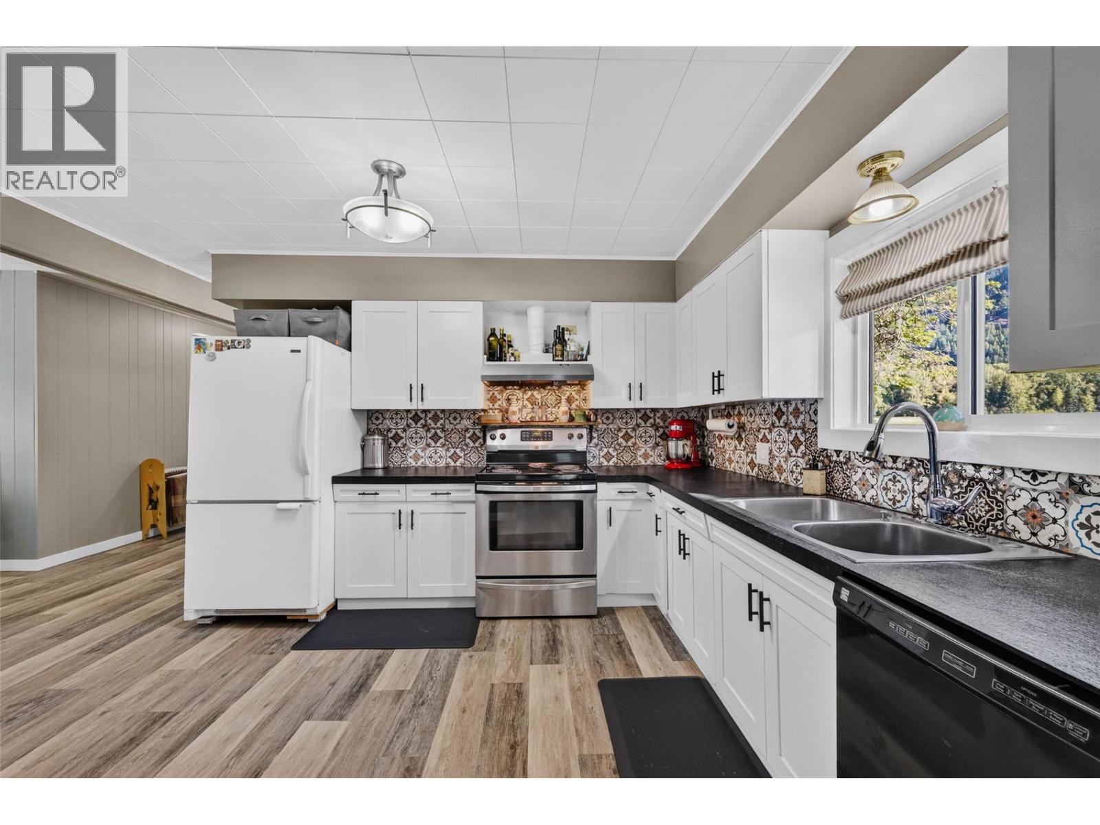 717 Larsen Road, Salmo, BC
