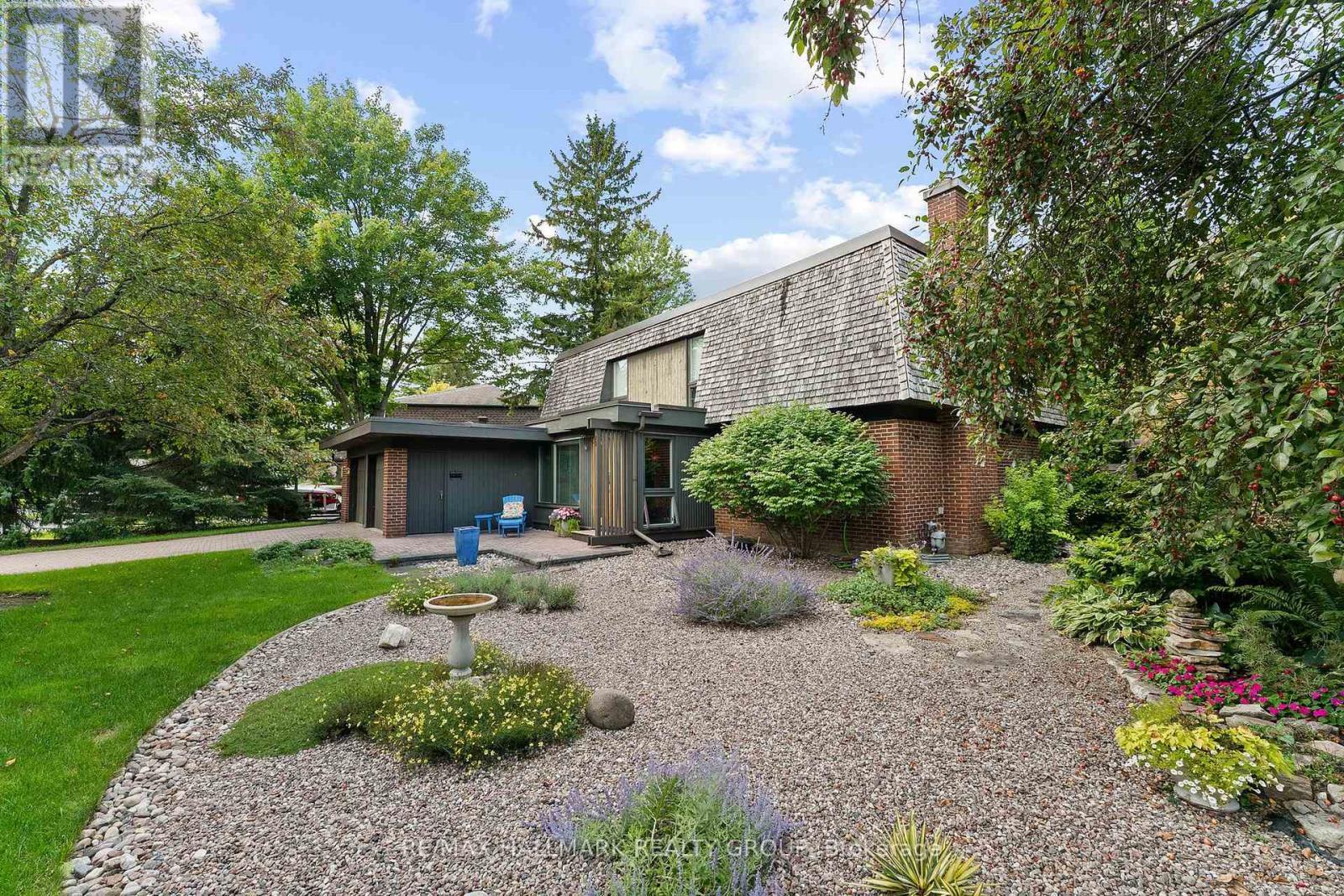 14 Sandwell Crescent, Ottawa, ON