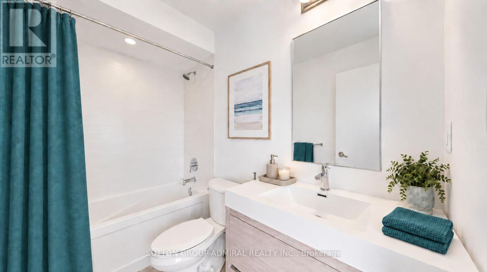 2nd Floor Main Bathroom - 1 - 70 Green Gardens Boulevard, Toronto, ON