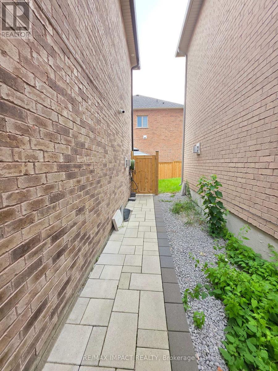 1318 Apollo Street, Oshawa, ON