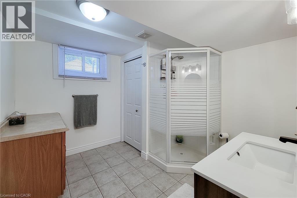 White-finish vanity with an integrated sink and dark-finish faucet - 19 Thorndale Avenue, St. Catharines, ON