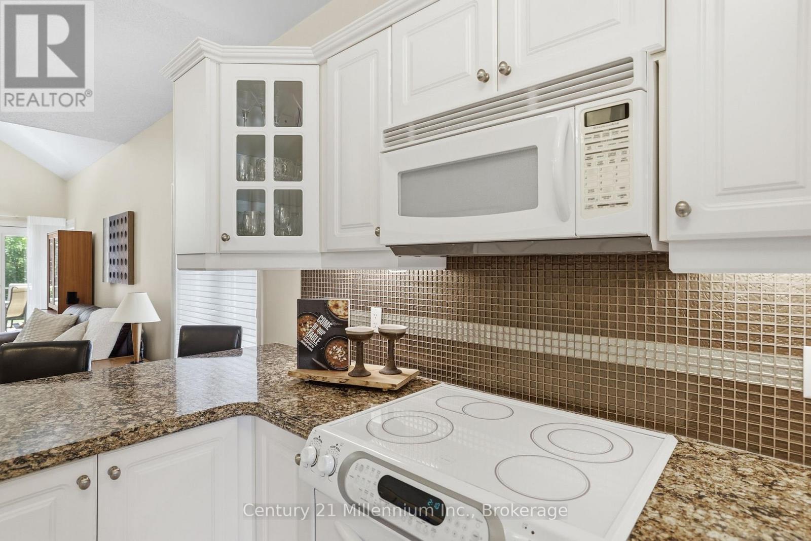 18 Thomas Drive, Collingwood, ON