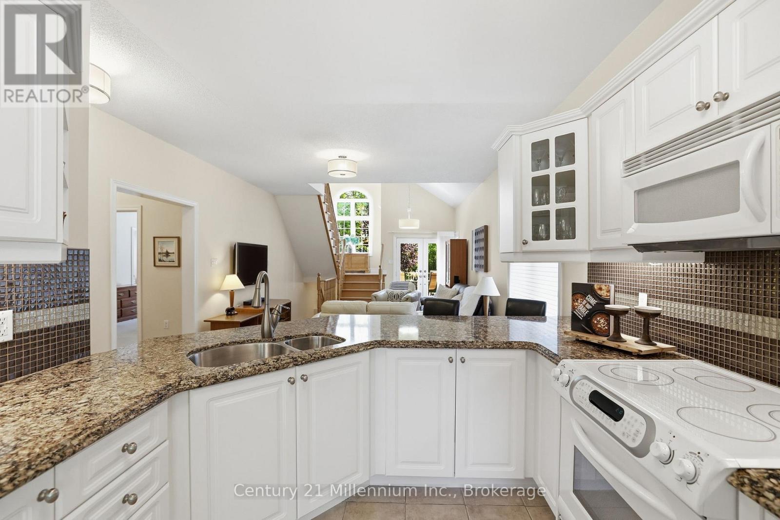 18 Thomas Drive, Collingwood, ON