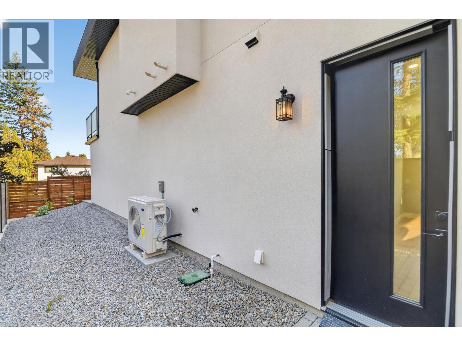 757 Barnaby Road Unit# 3, Kelowna, BC