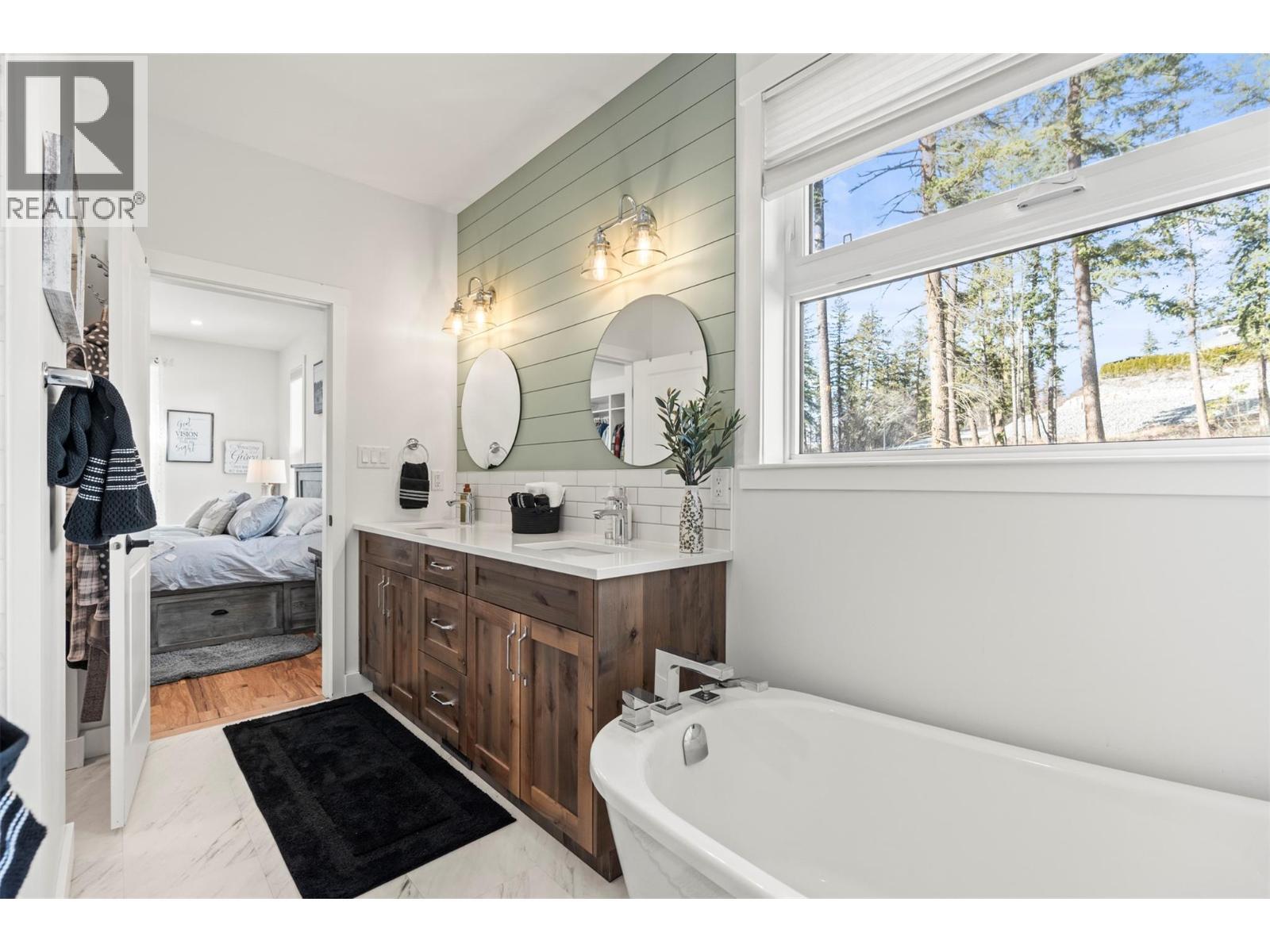 3200 20 Street Ne, Salmon Arm, BC