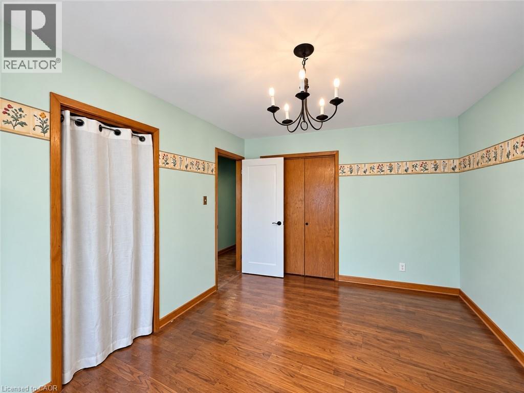 Hardwood-style flooring throughout - 2490 Yarmouth Crescent, Oakville, ON