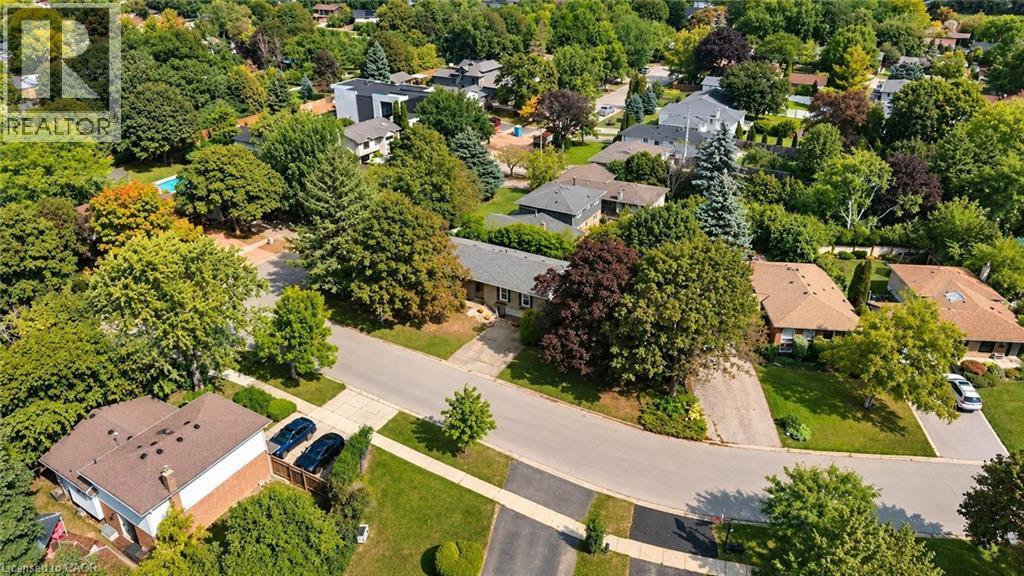 Mature tree-lined street with established residential properties - 2490 Yarmouth Crescent, Oakville, ON