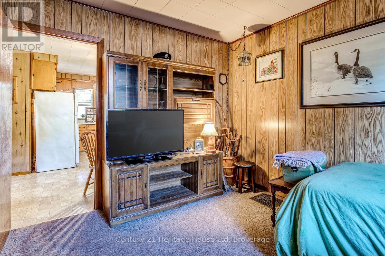 2nd bedroom with shelving - 91 Merion Street, Guelph (Junction/Onward Willow), ON