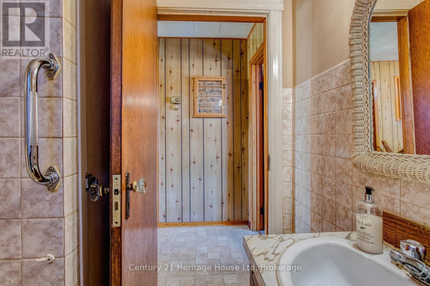 Bathroom - 91 Merion Street, Guelph (Junction/Onward Willow), ON