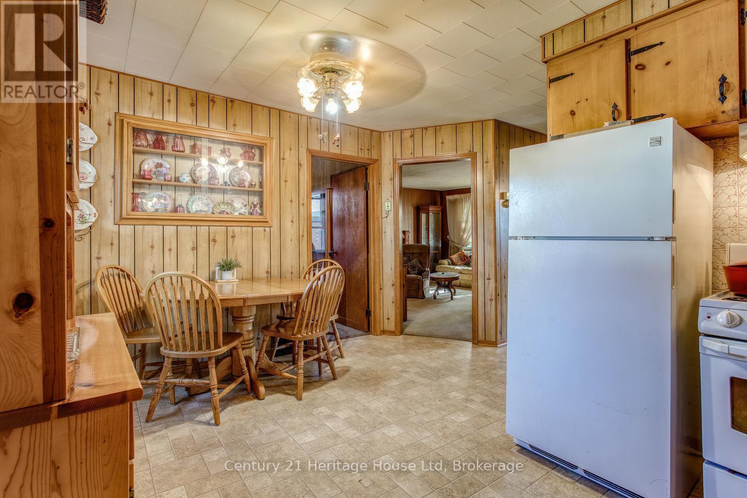 View from kitchen to Living Room - 91 Merion Street, Guelph (Junction/Onward Willow), ON