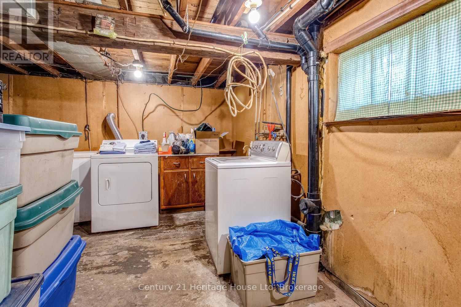 Basement Laundry, updated plumbing, large windows - 91 Merion Street, Guelph (Junction/Onward Willow), ON