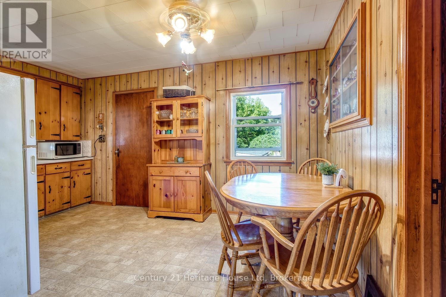 Kitchen, eat in area and window to the back yard - 91 Merion Street, Guelph (Junction/Onward Willow), ON
