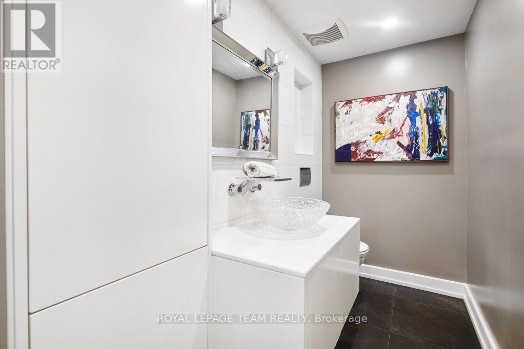 101C - 997 North River Road, Ottawa, ON
