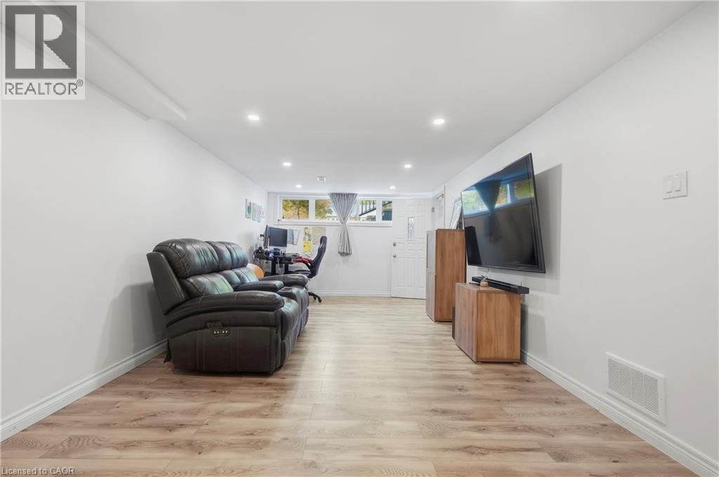 215 West 33Rd Street, Hamilton, ON