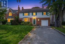 19 STRATHGOWAN CRESCENT Toronto, ON M4N 2Z6