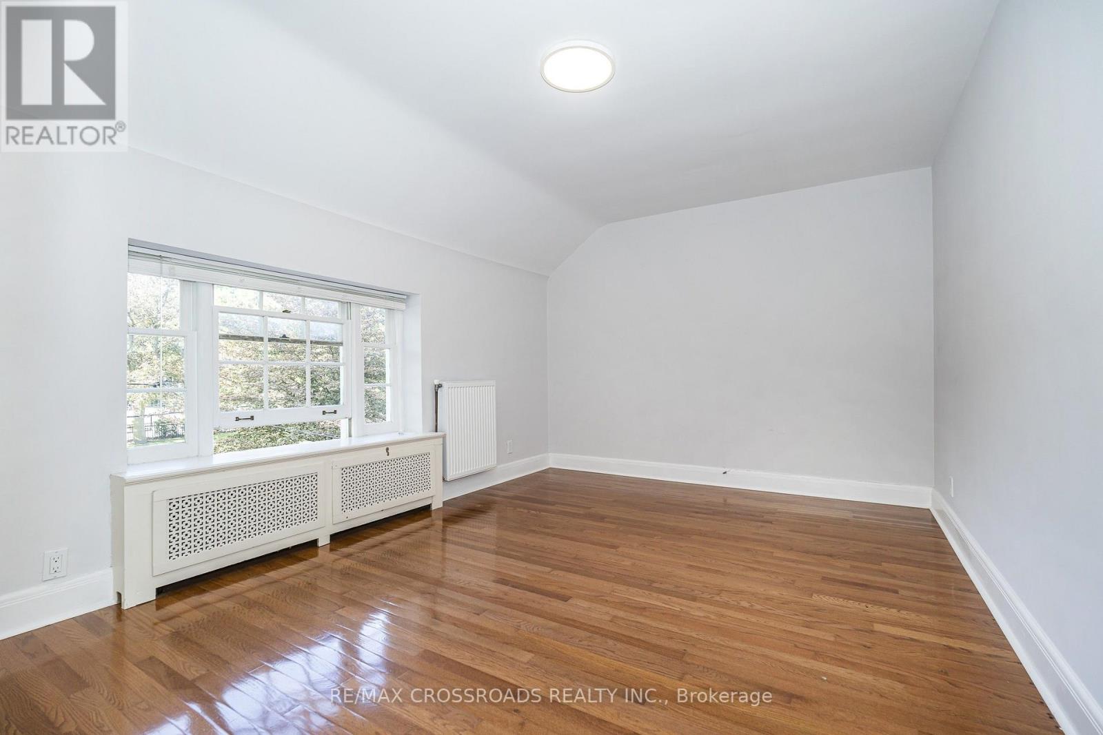 19 Strathgowan Crescent, Toronto, ON