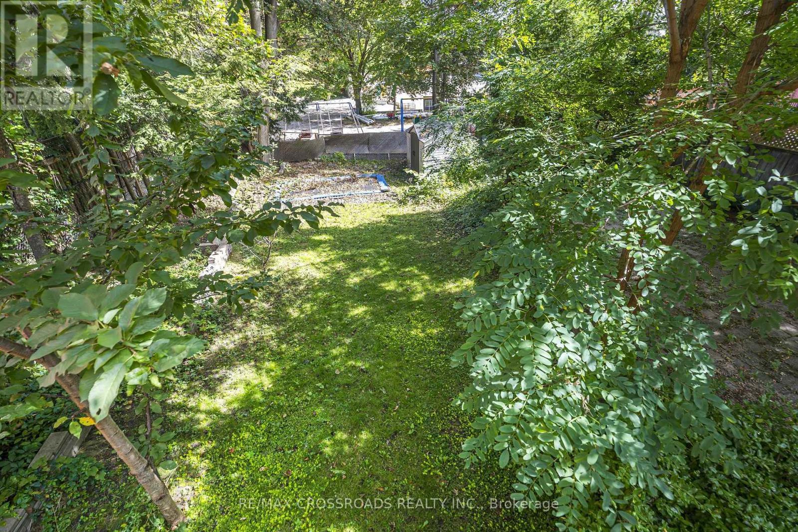 19 Strathgowan Crescent, Toronto, ON