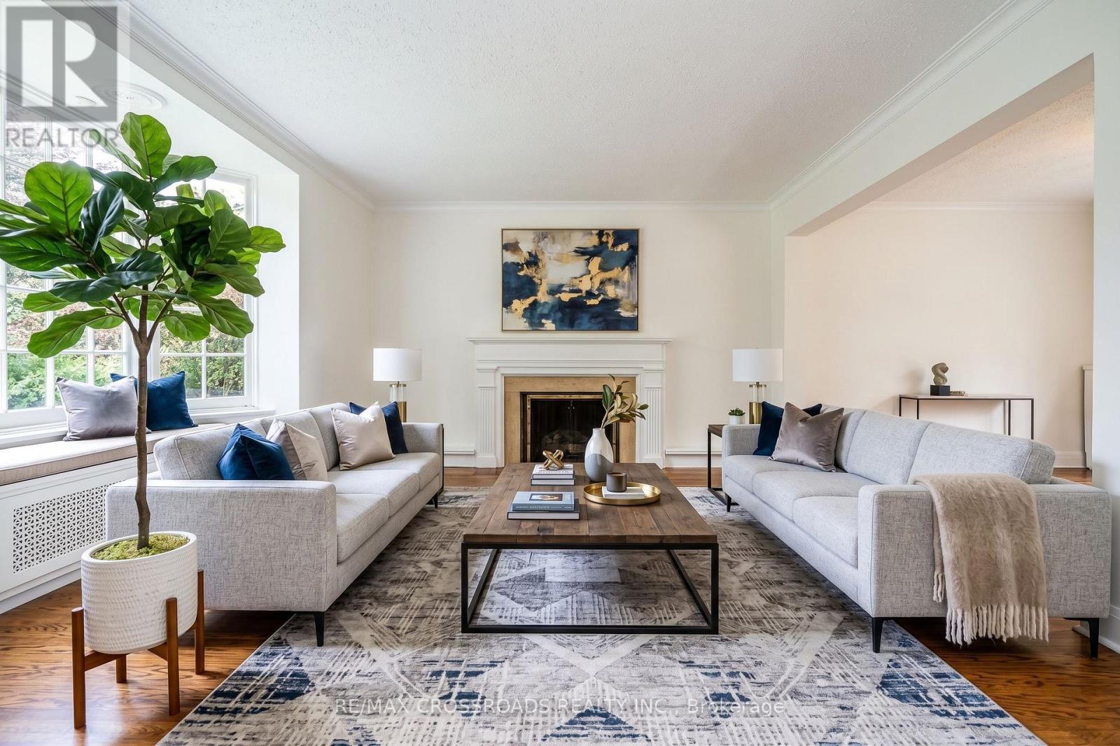 Living Room with Crown Moulding,Bay Window - 19 Strathgowan Crescent, Toronto, ON