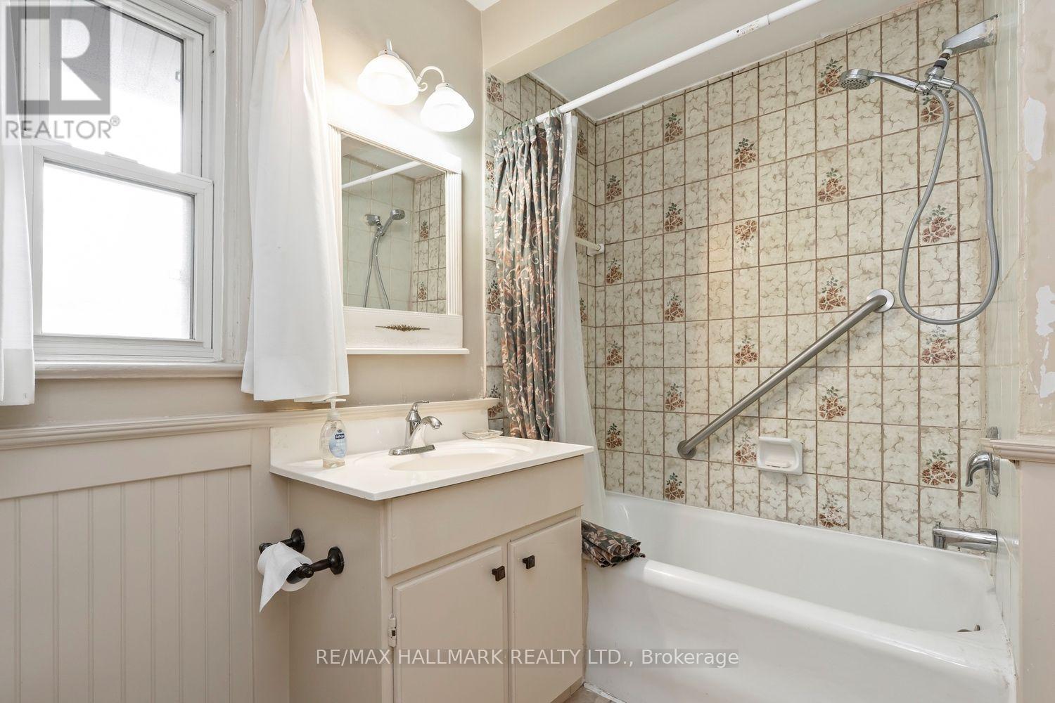 48 Chatsworth Drive, Toronto, ON