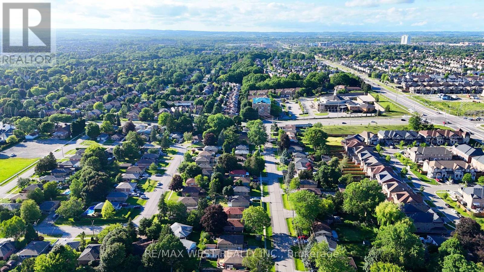 922 Centre Street N, Whitby, ON