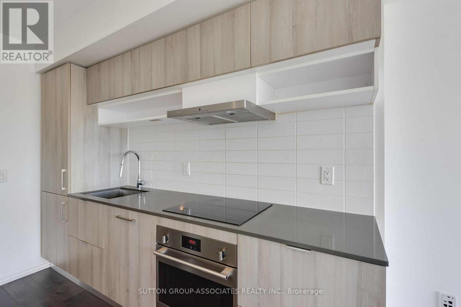 832 - 8 Hillsdale Avenue, Toronto, ON