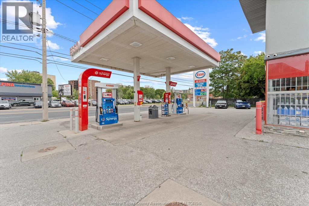 3511 Wyandotte, Windsor, ON