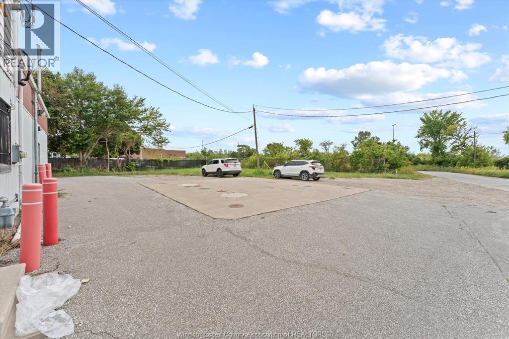 3511 Wyandotte, Windsor, ON