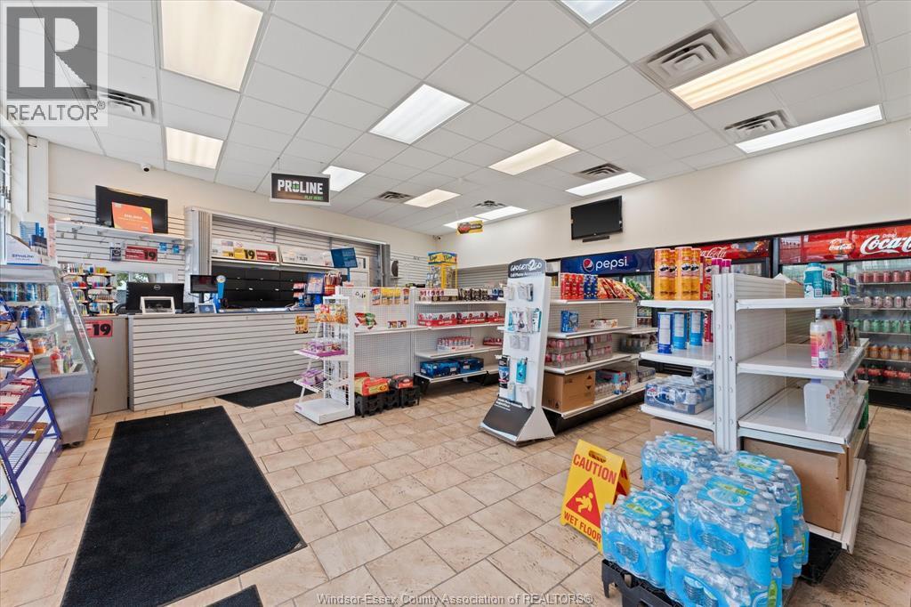 3511 Wyandotte, Windsor, ON