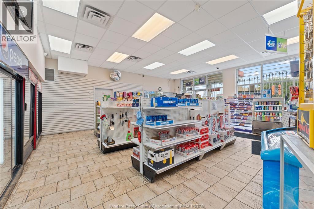 3511 Wyandotte, Windsor, ON