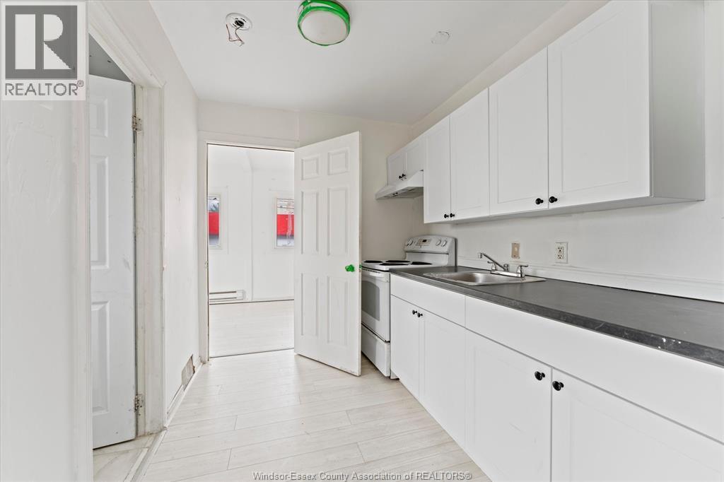 3511 Wyandotte, Windsor, ON