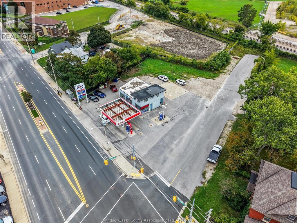 3511 Wyandotte, Windsor, ON