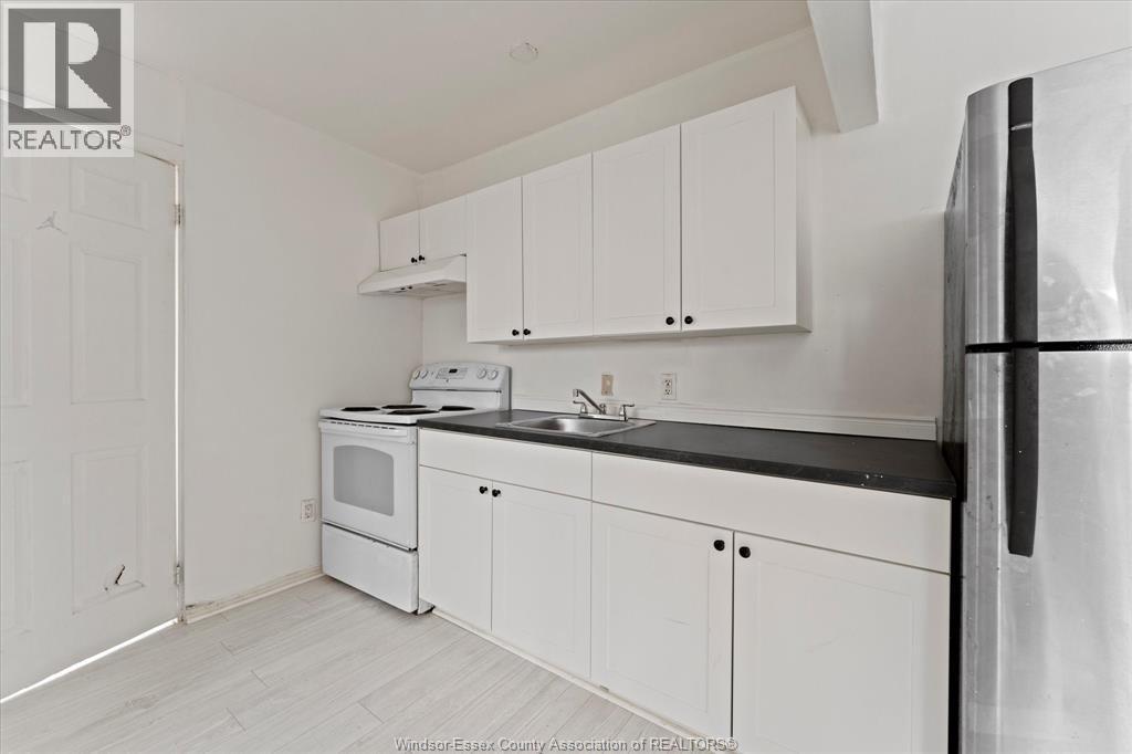 3511 Wyandotte, Windsor, ON