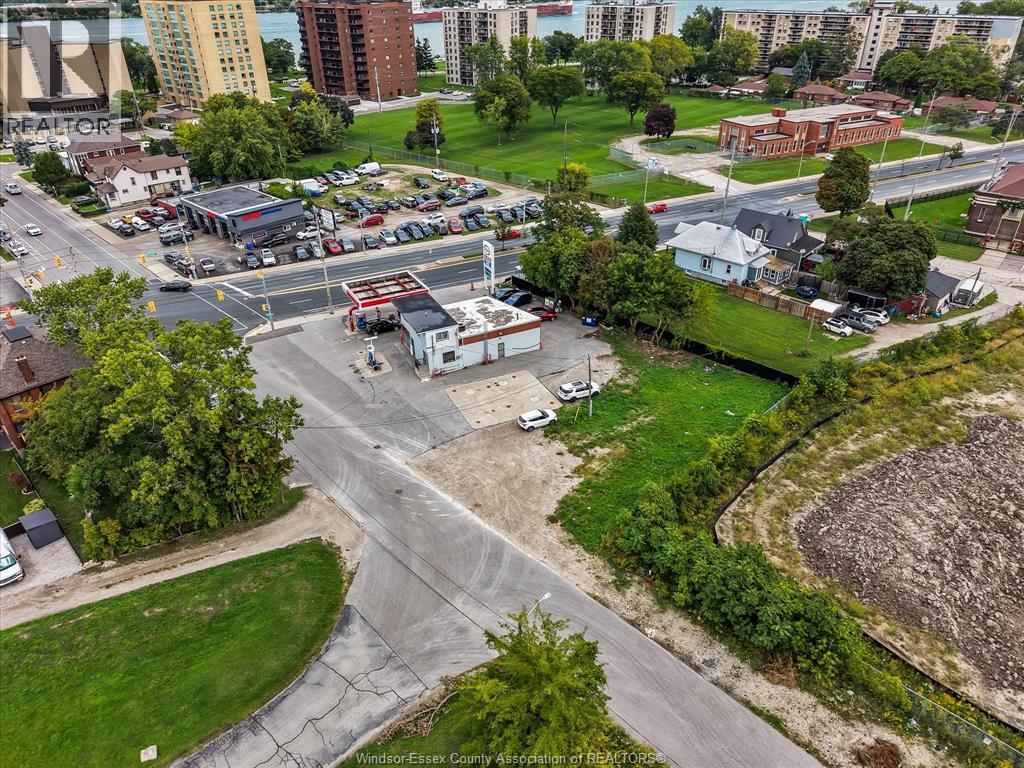 3511 Wyandotte, Windsor, ON